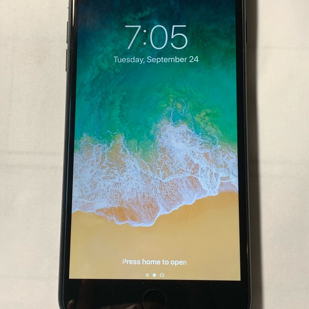 Iphone 7 Plus - image 1